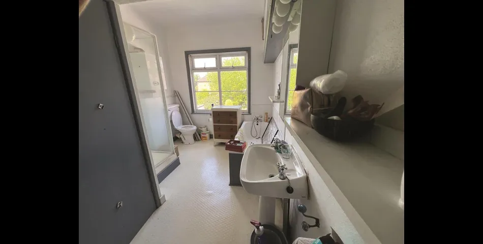 Lot 134 - Four Storey Town House For Updating