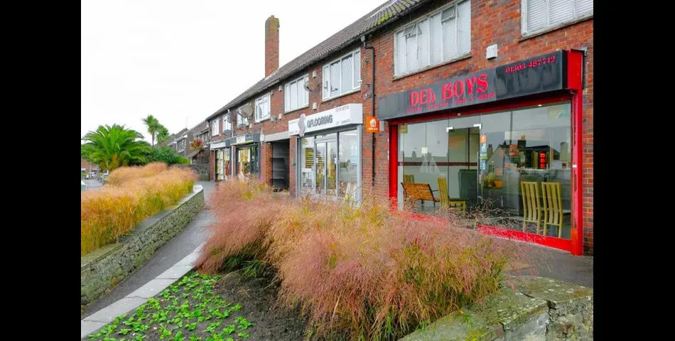 Lot 121 - Freehold Commercial Investment Plus Residential Ground Rent