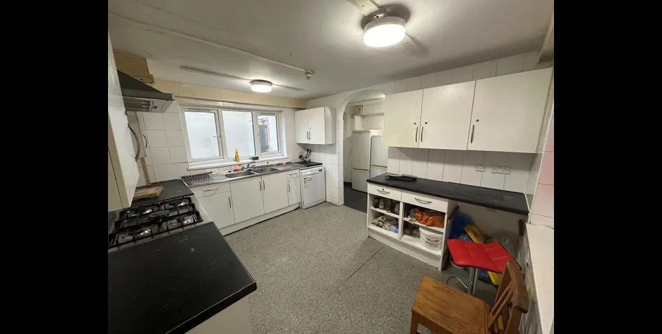 Lot 108 - 23-bedroom Hmo With Good Rental Income