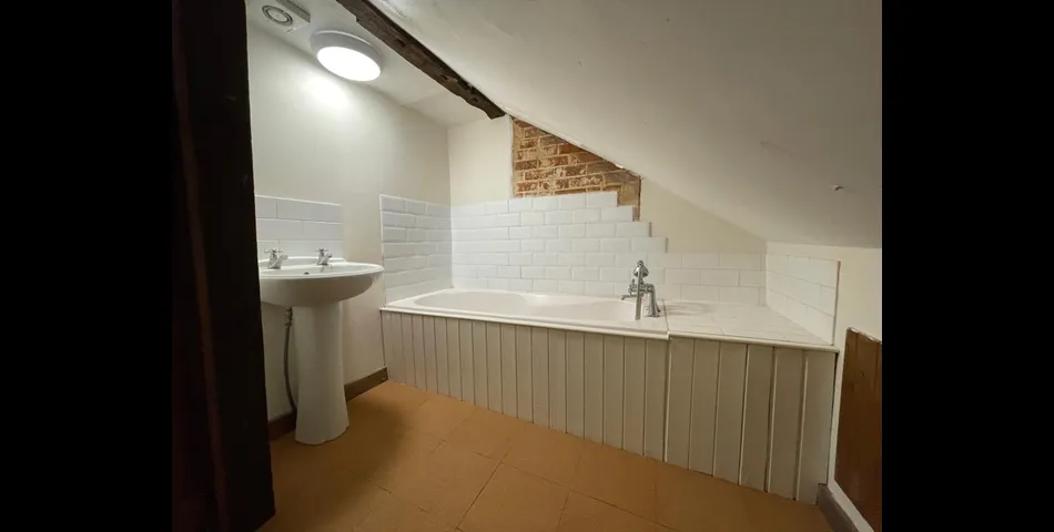 Lot 110 - Vacant Studio Flat For Investment