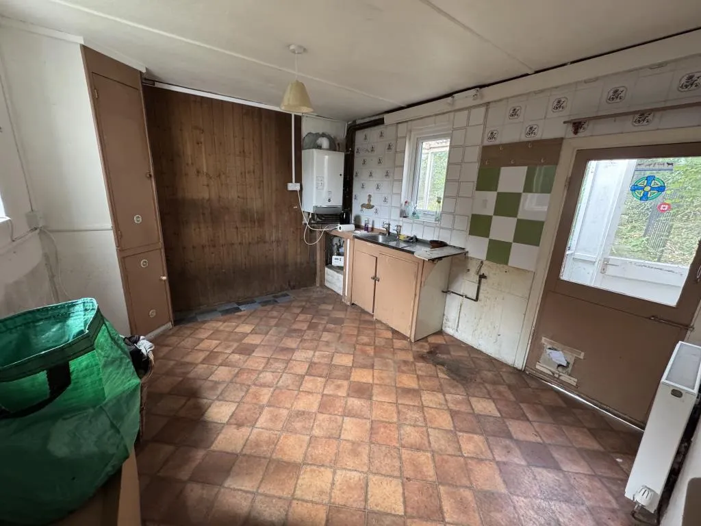 End-Terrace House For Improvement