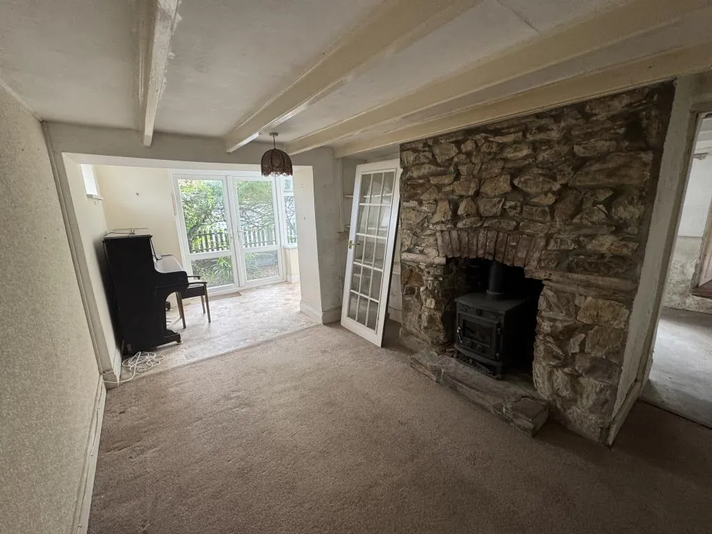 End-Terrace House For Improvement