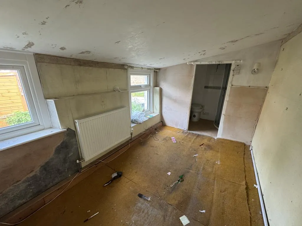 End-Terrace House For Improvement
