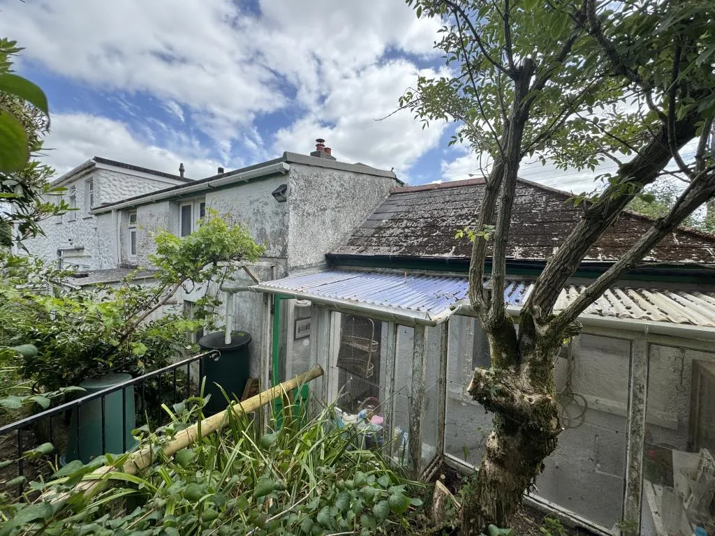End-Terrace House For Improvement