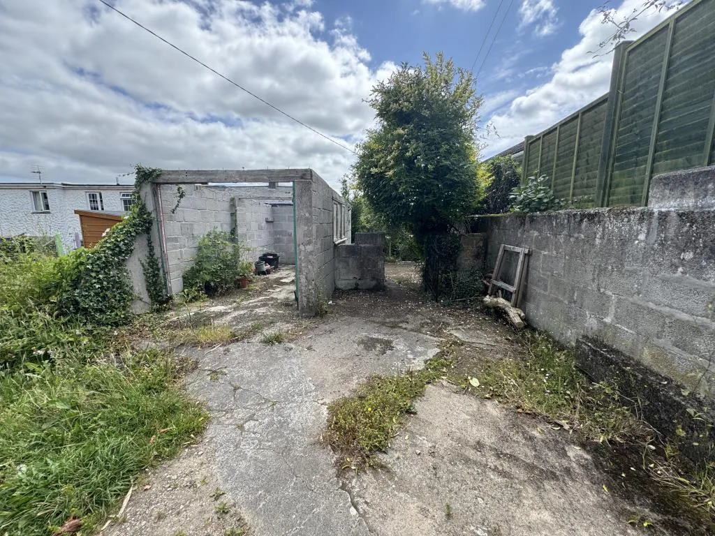 End-Terrace House For Improvement