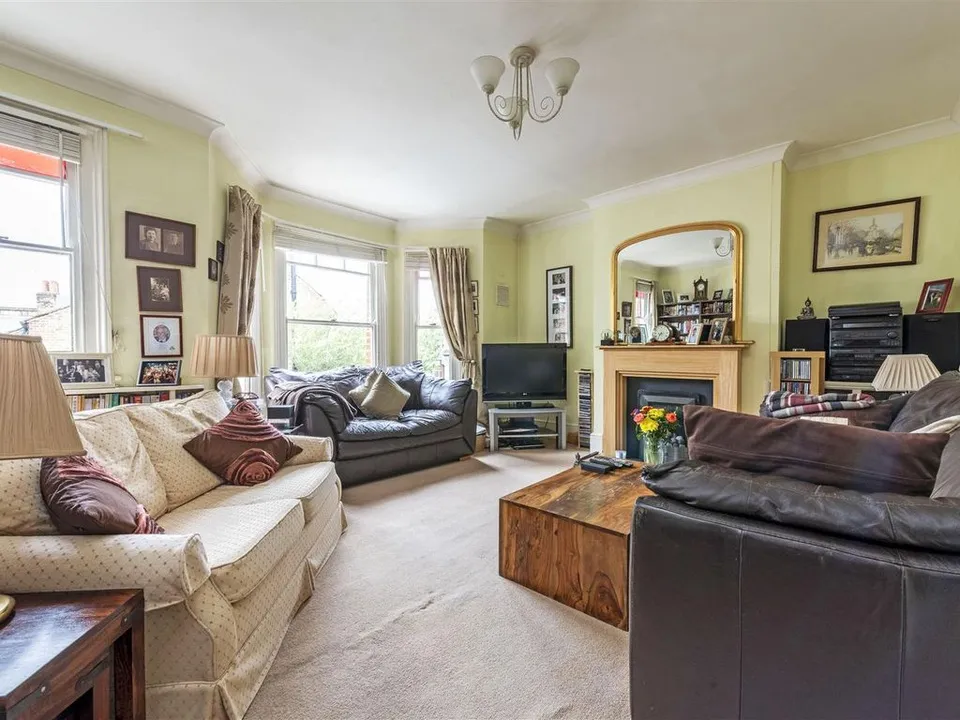 4b Jeypore Road, London, SW18 2RJ