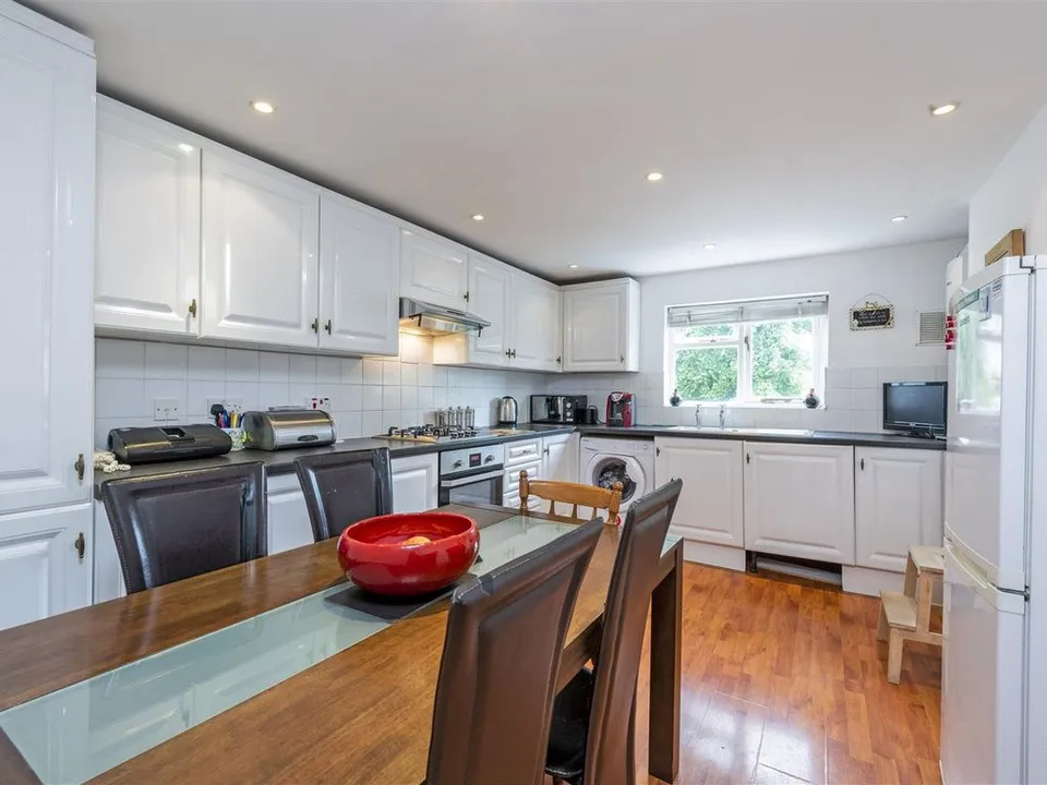 4b Jeypore Road, London, SW18 2RJ