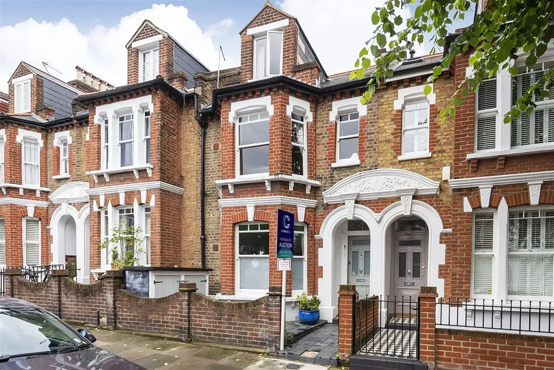 4b Jeypore Road, London, SW18 2RJ