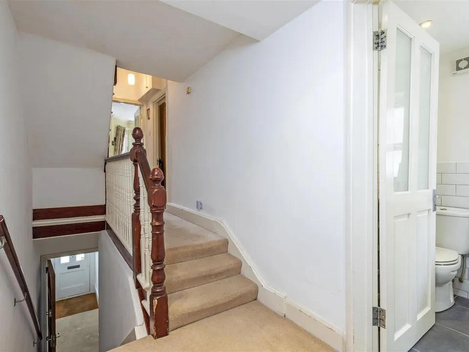 4b Jeypore Road, London, SW18 2RJ