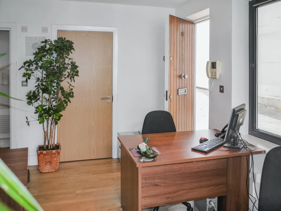 16 Horseshoe Mews, Acre Lane, London, SW2 5TH