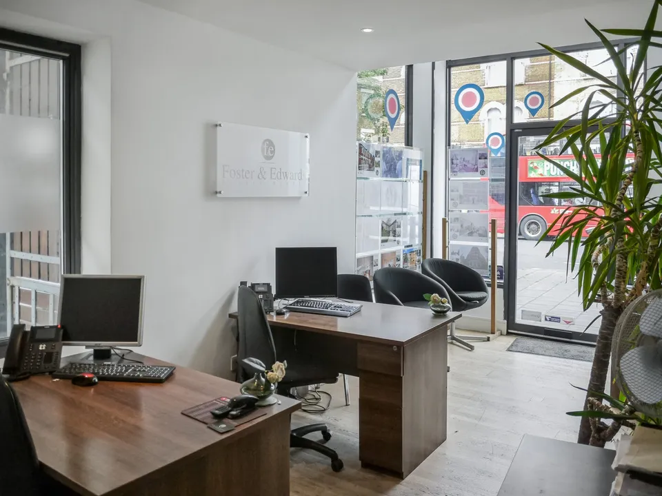 16 Horseshoe Mews, Acre Lane, London, SW2 5TH