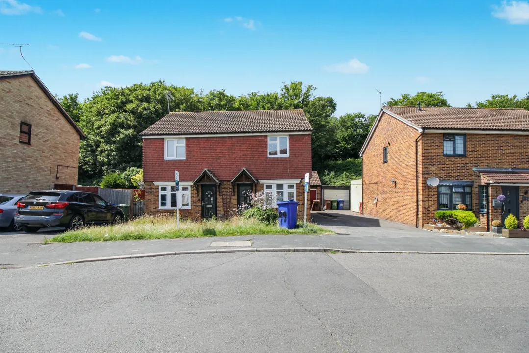 97 Curling Lane, Badgers Dene, Grays, Essex, RM17 5JJ