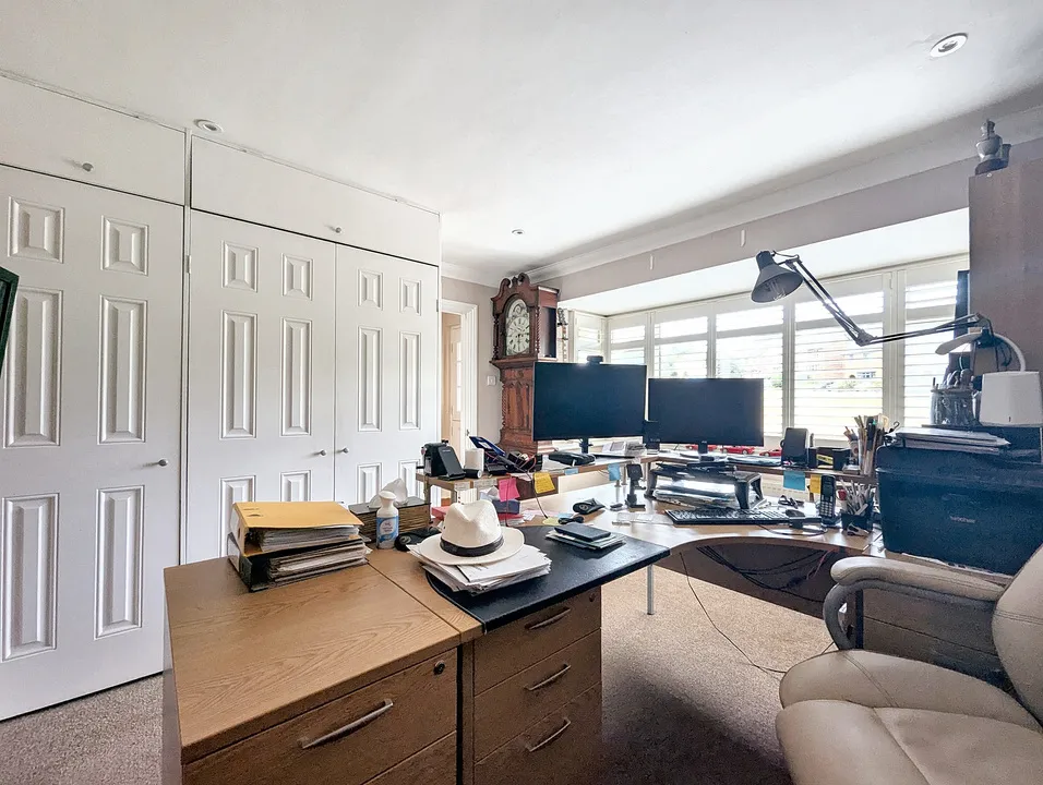 1 Hallsland Way, Oxted, Surrey, RH8 9AL