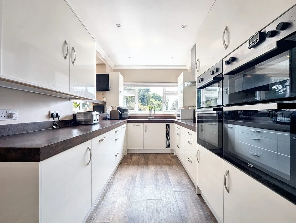 1 Hallsland Way, Oxted, Surrey, RH8 9AL