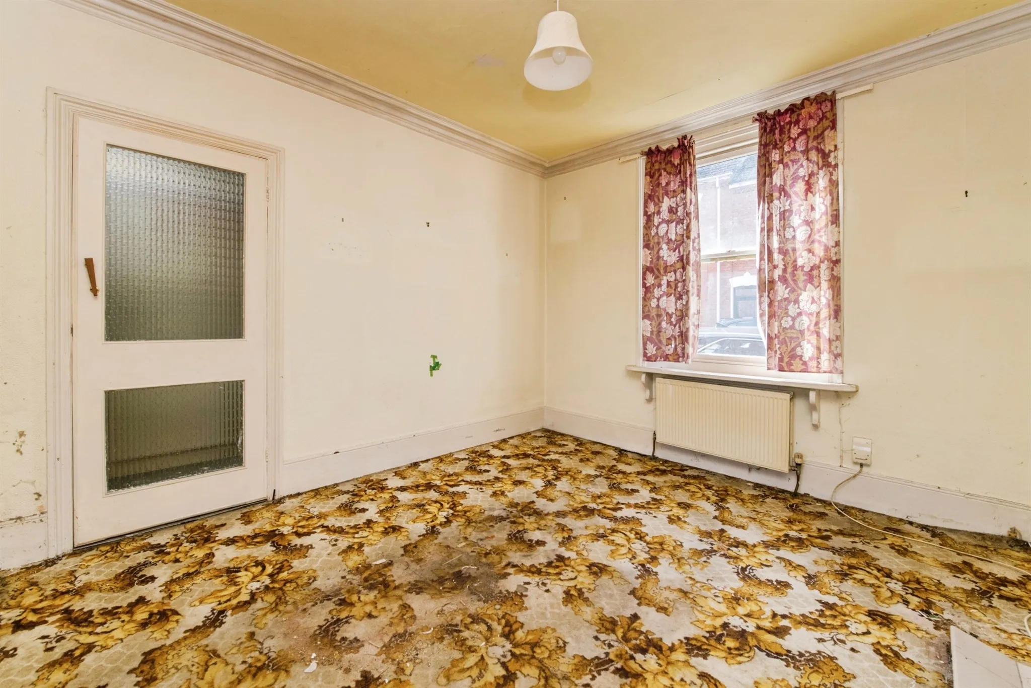 4 bed Semi-Detached