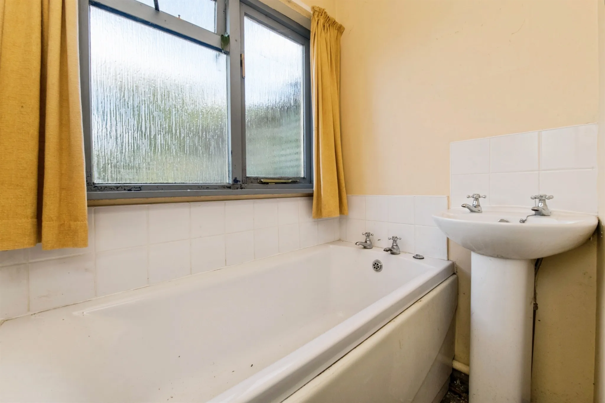 4 bed Semi-Detached