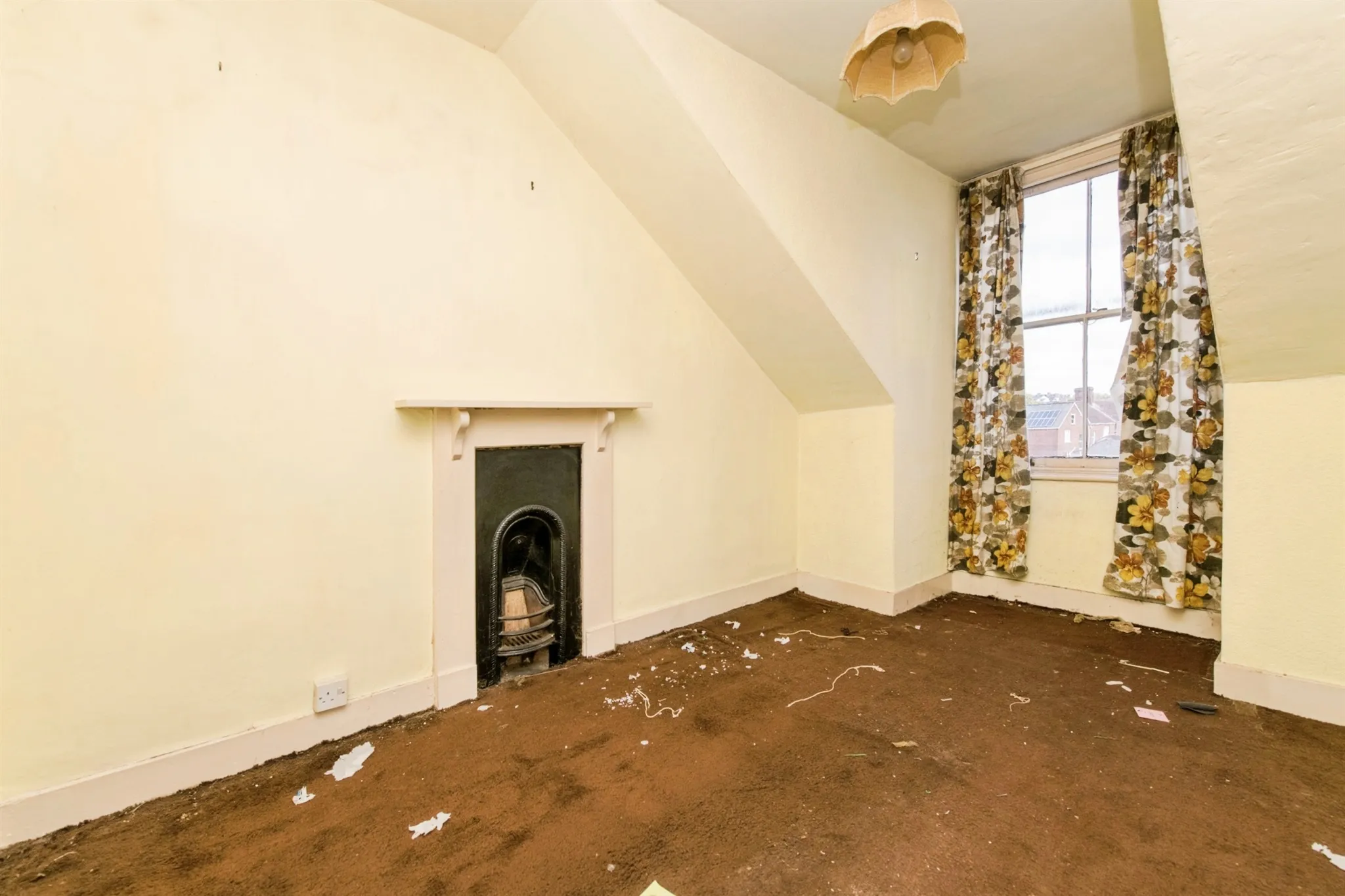 4 bed Semi-Detached