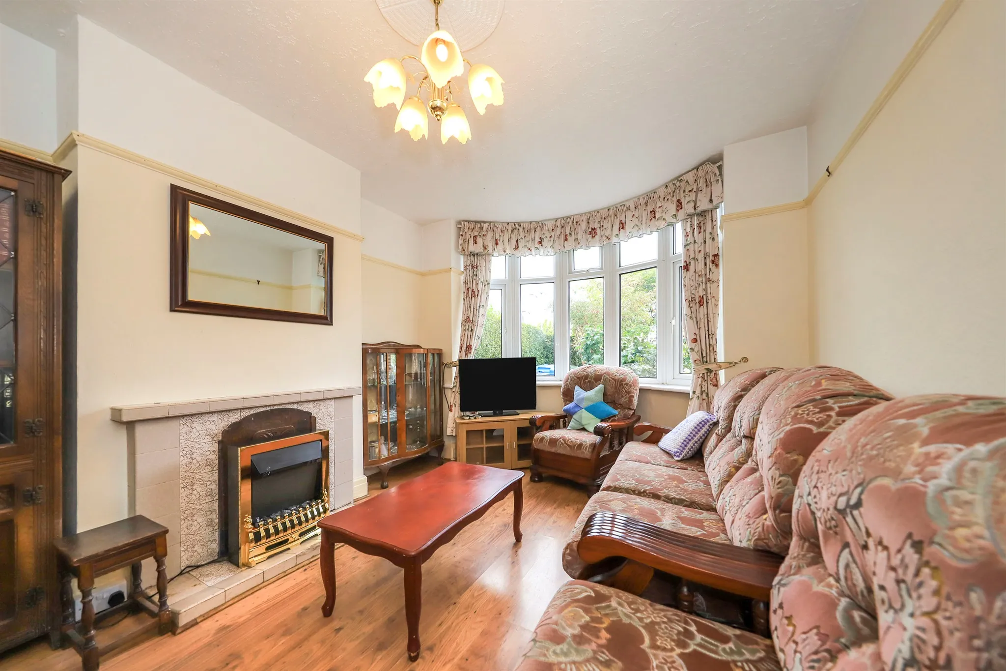 4 bed Semi-Detached