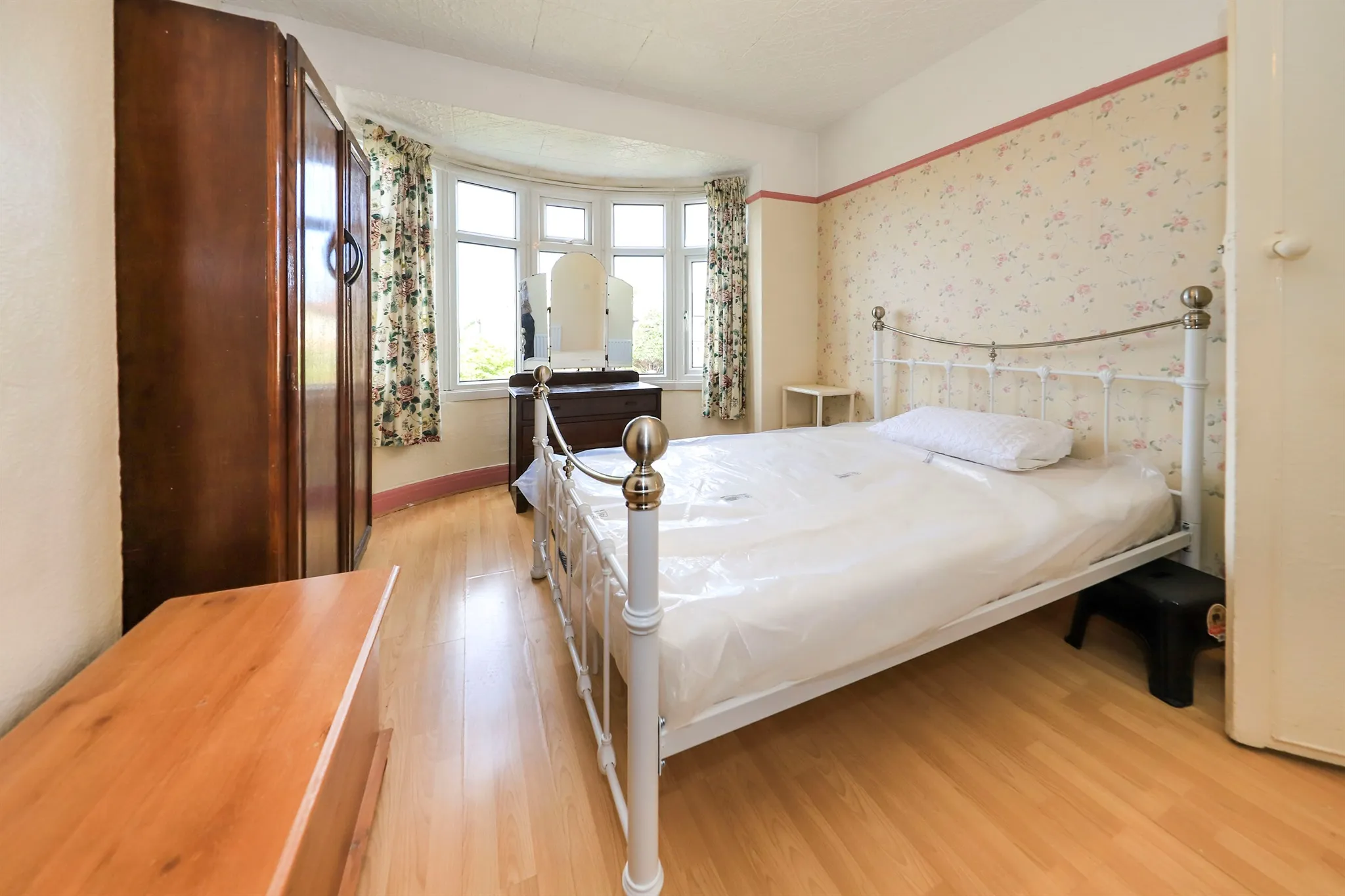 4 bed Semi-Detached