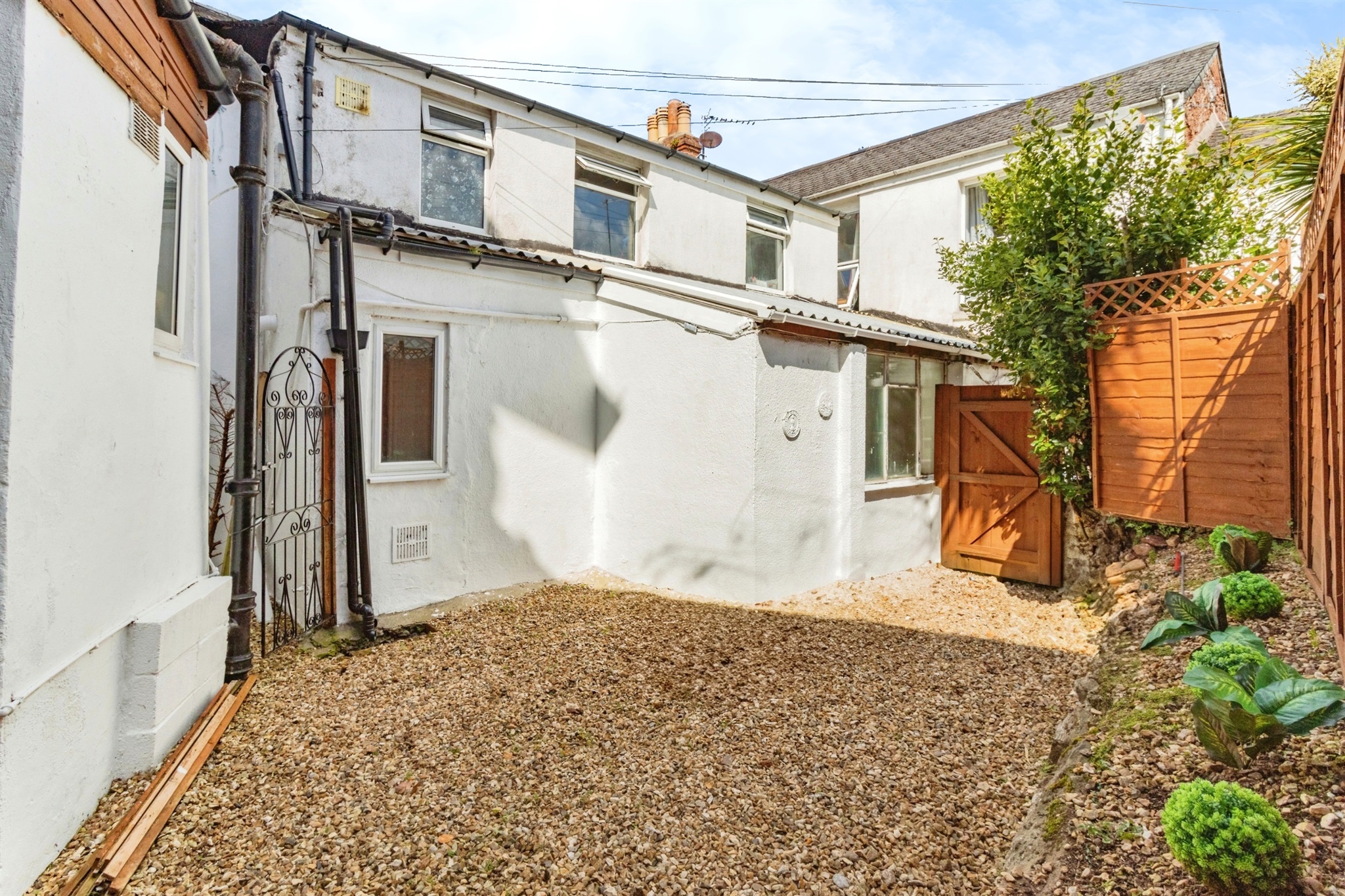 4 bed Commercial Property