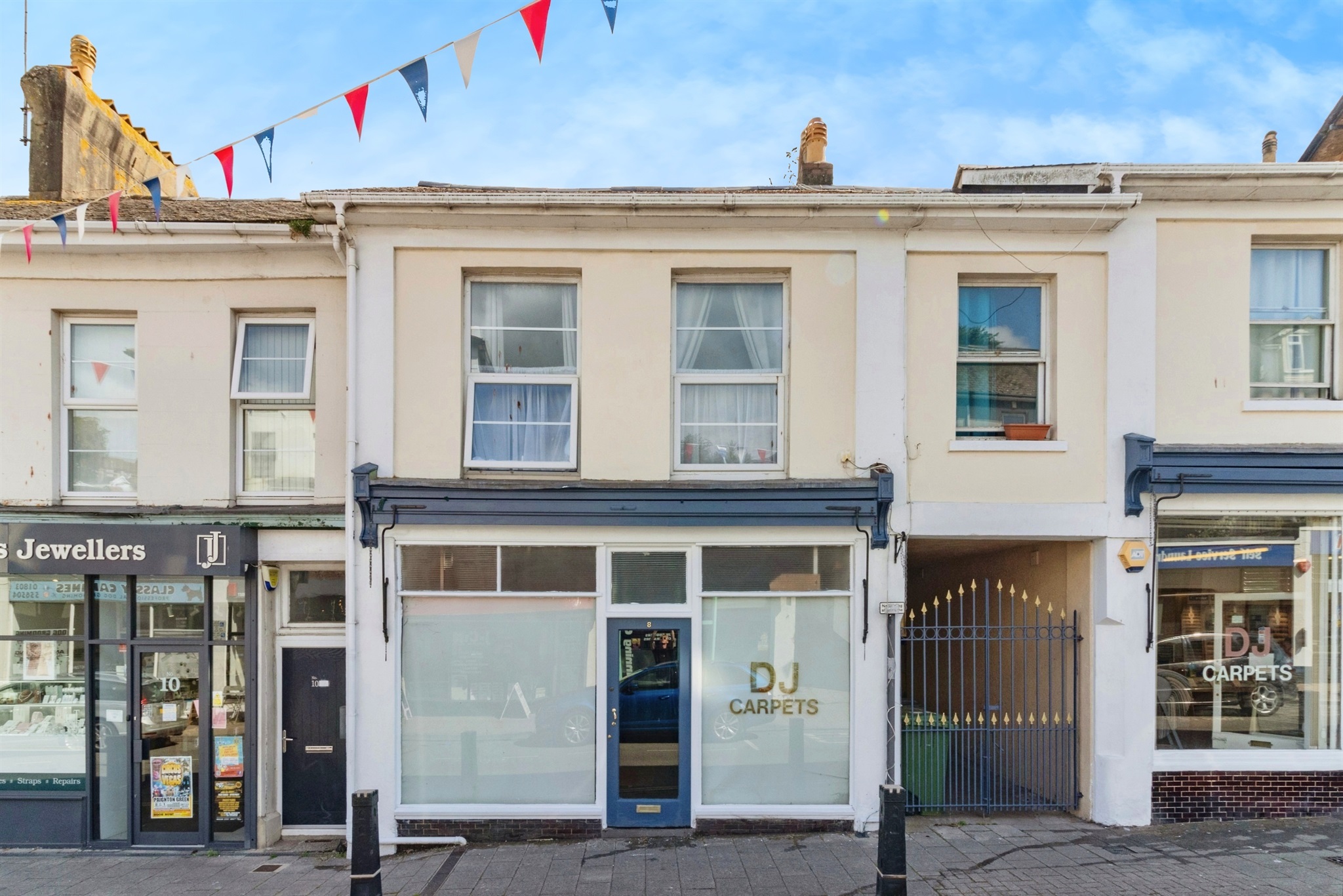 4 bed Commercial Property
