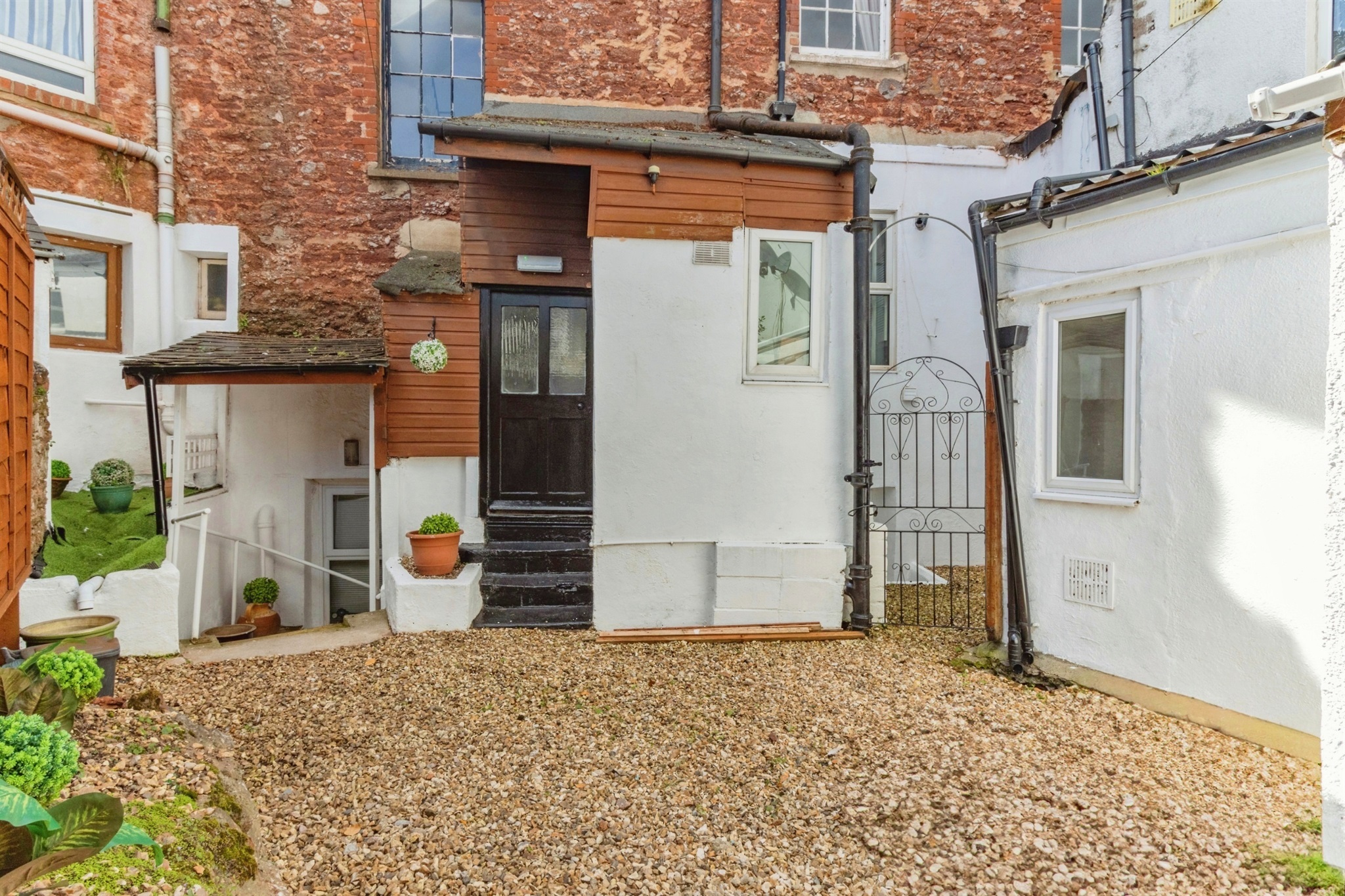 4 bed Commercial Property