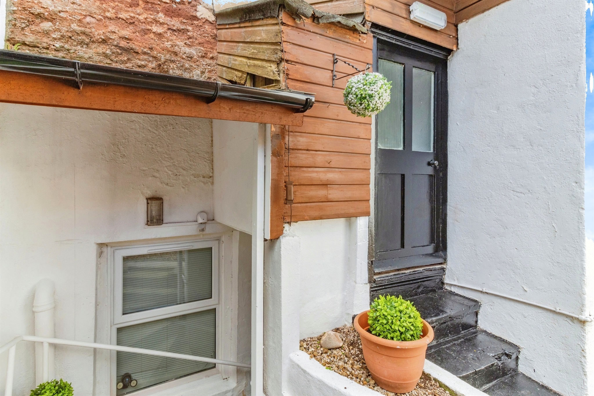4 bed Commercial Property