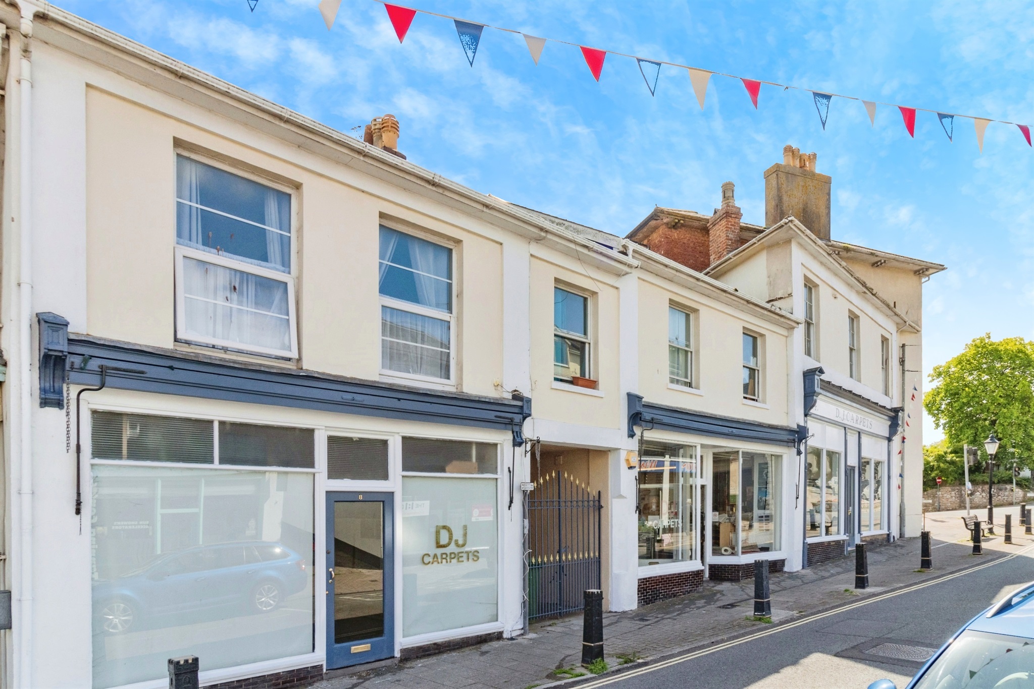 4 bed Commercial Property