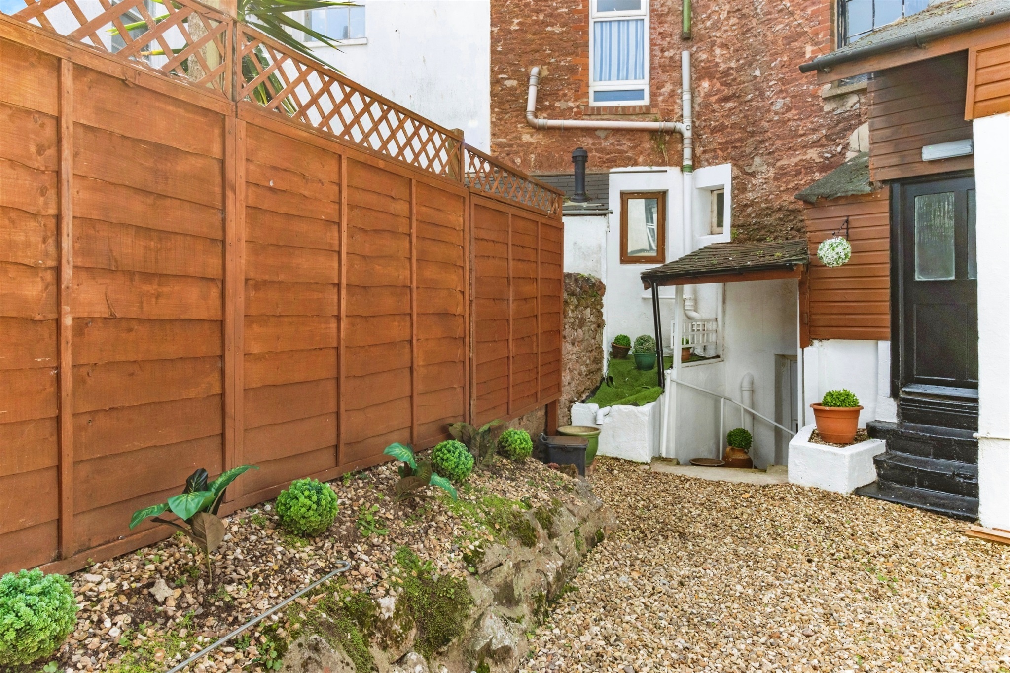 4 bed Commercial Property