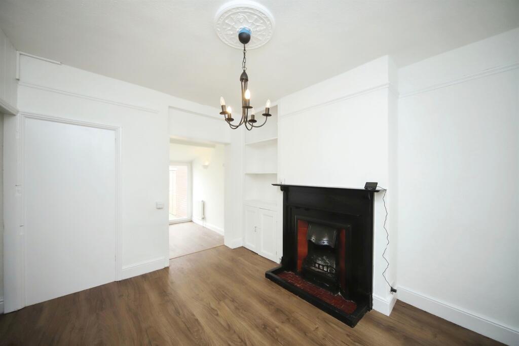 2 bed End of Terrace