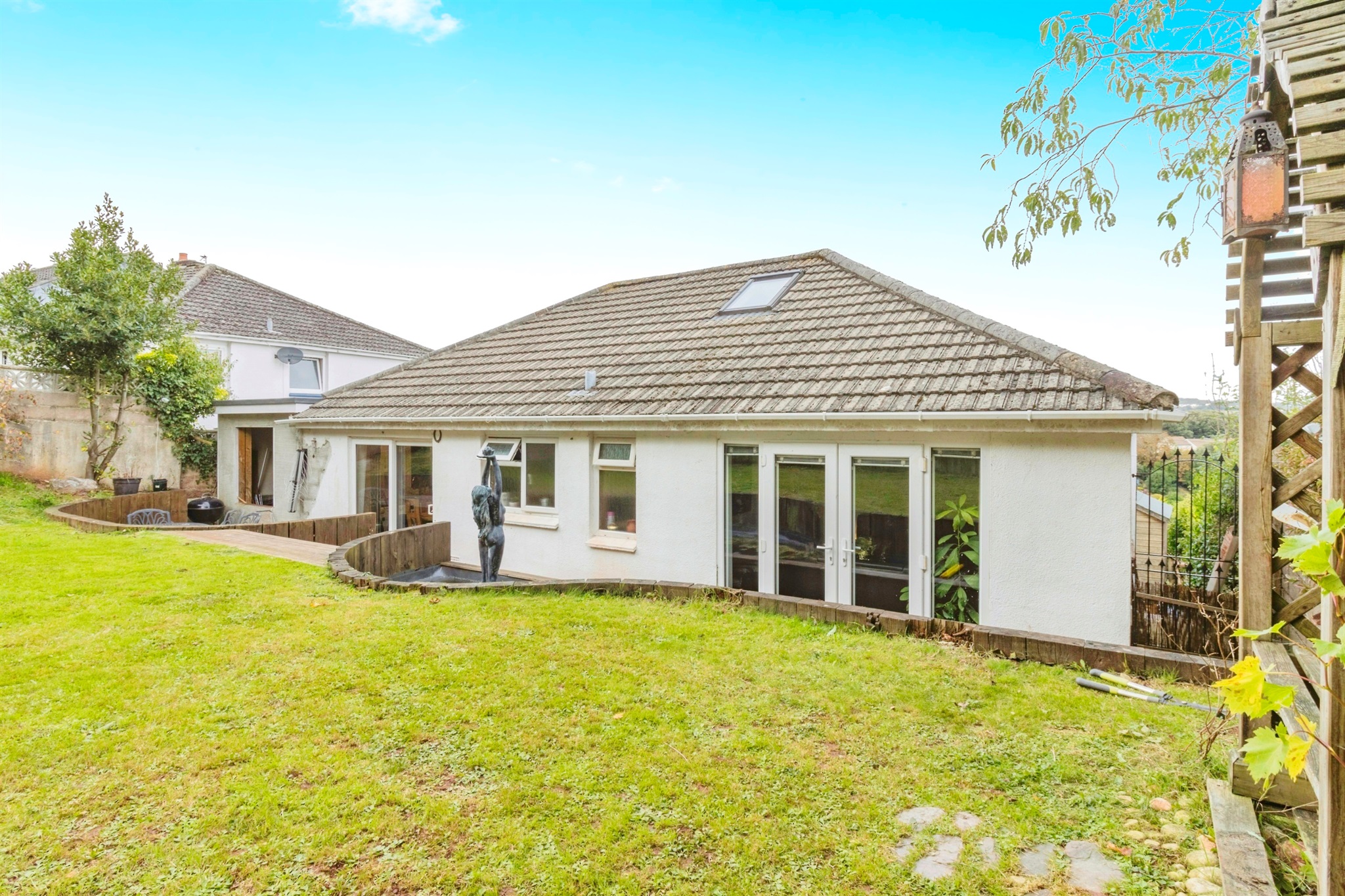4 bed Detached Bungalow