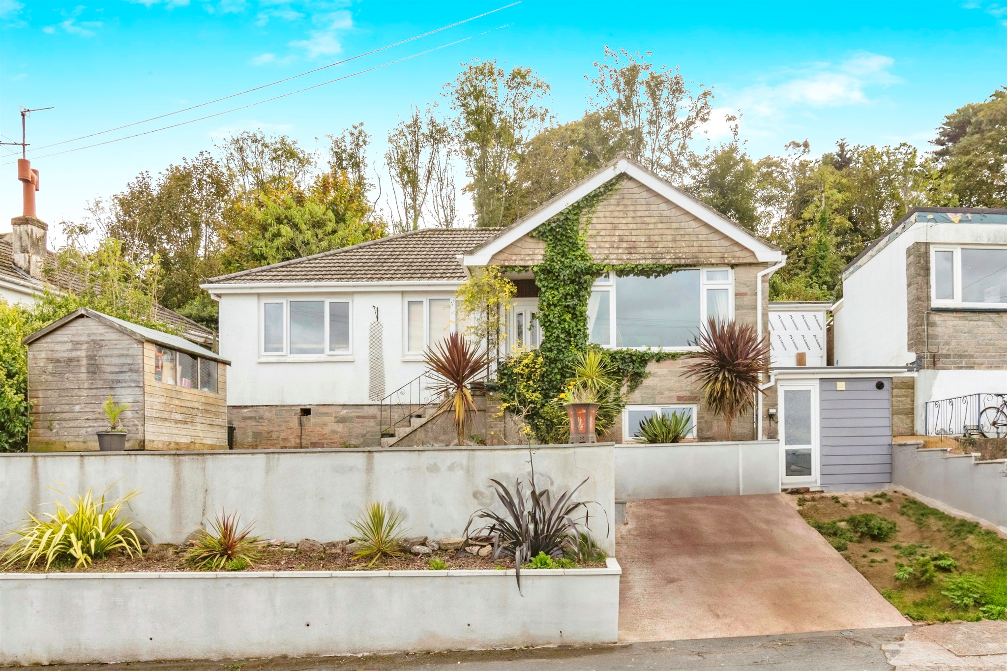 4 bed Detached Bungalow