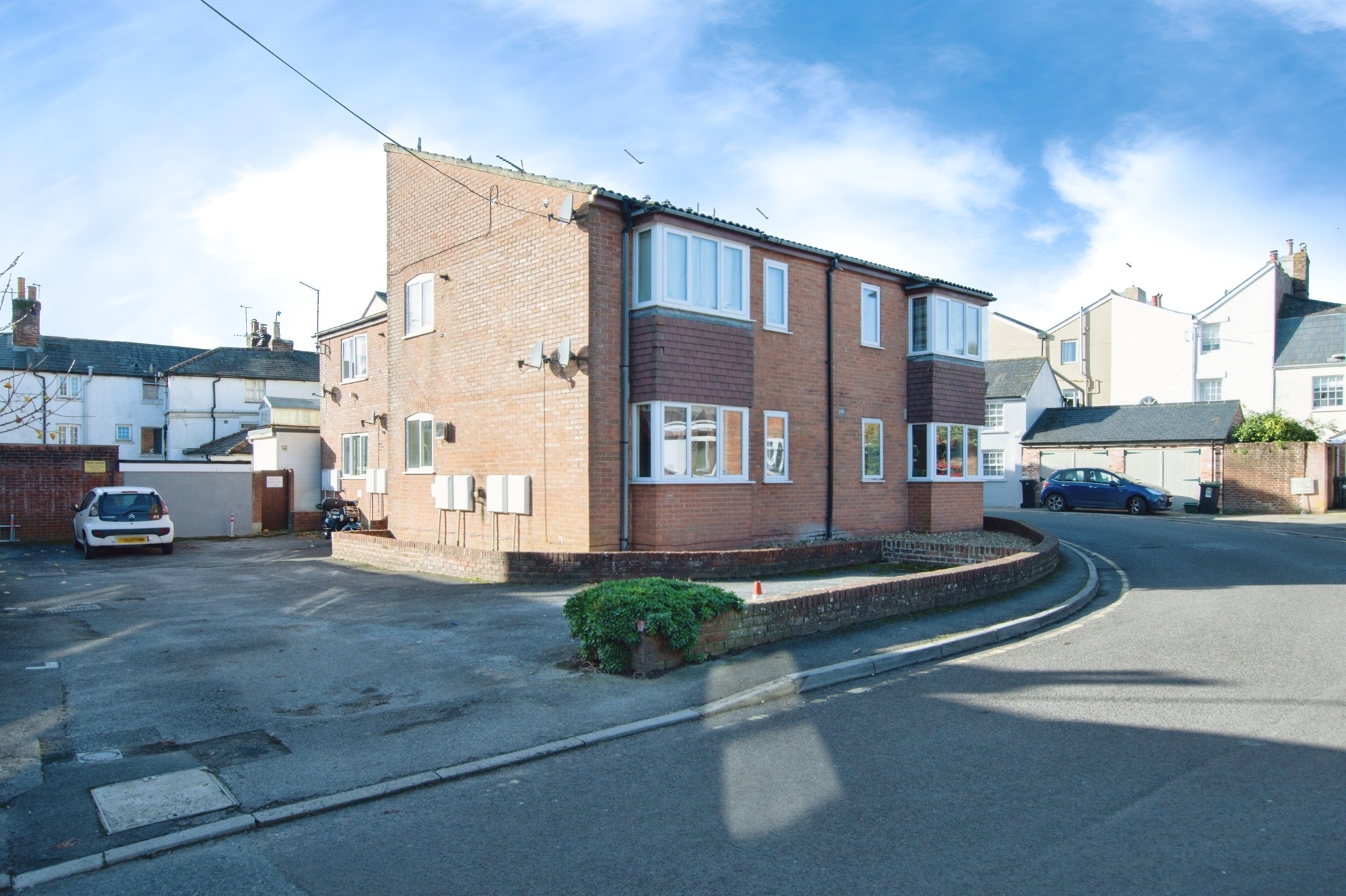 1 bed Ground Flat