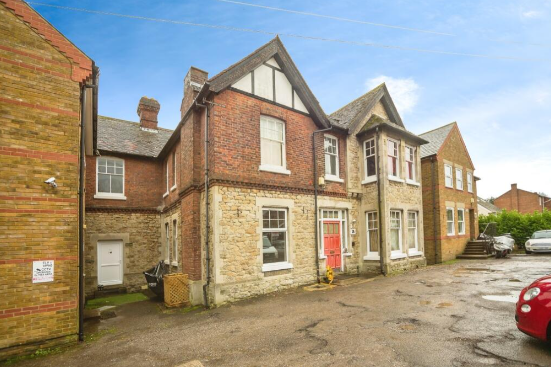 1 bed Ground Flat