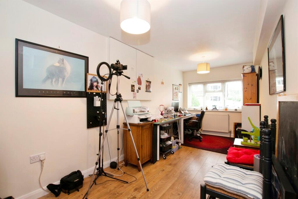 4 bed Detached
