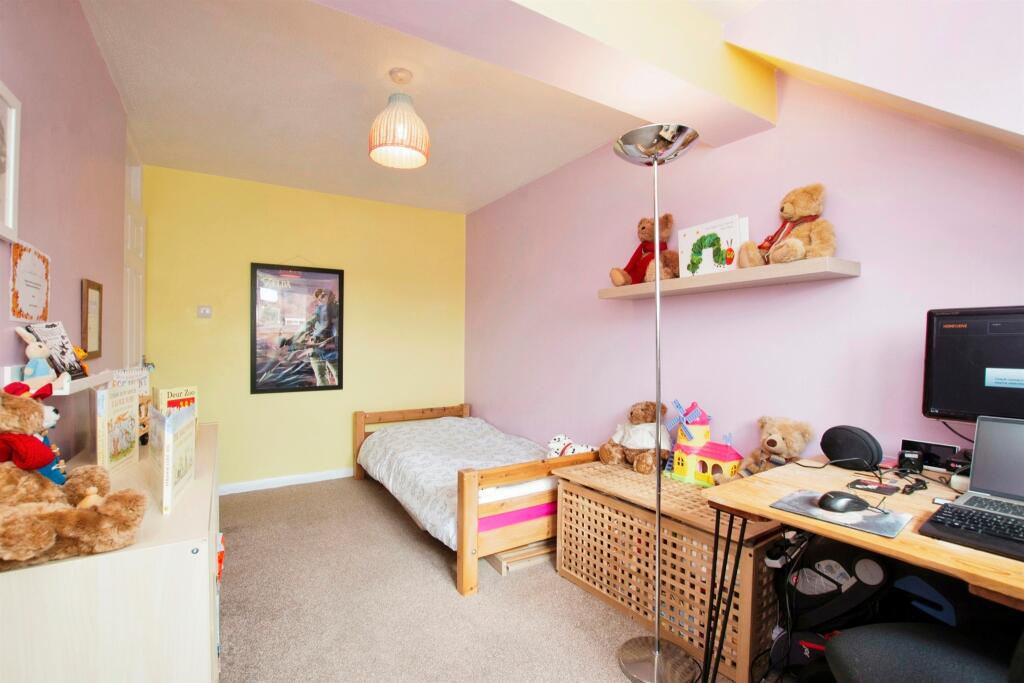 4 bed Detached