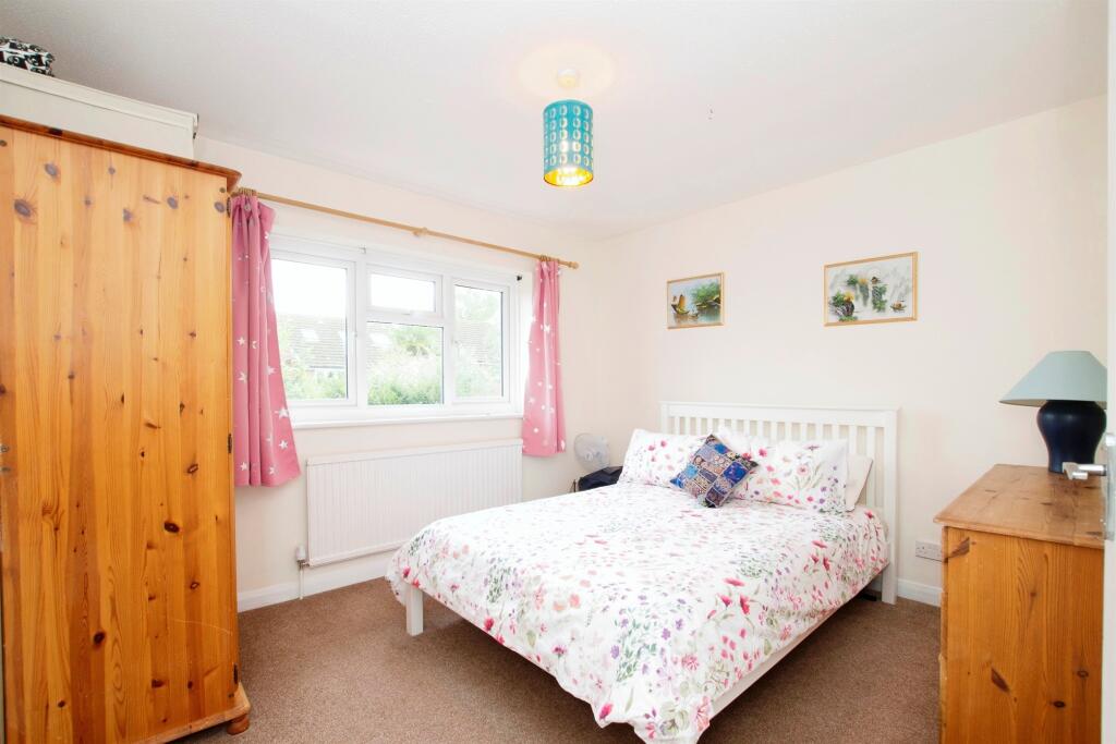 4 bed Detached