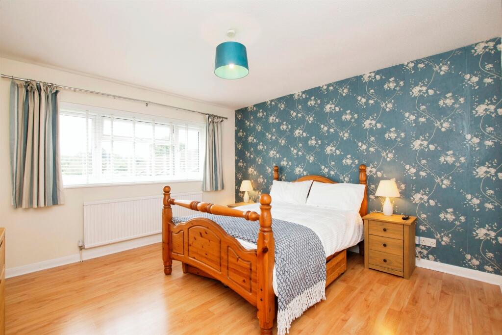 4 bed Detached