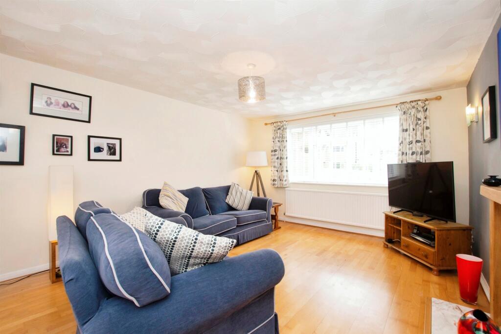 4 bed Detached