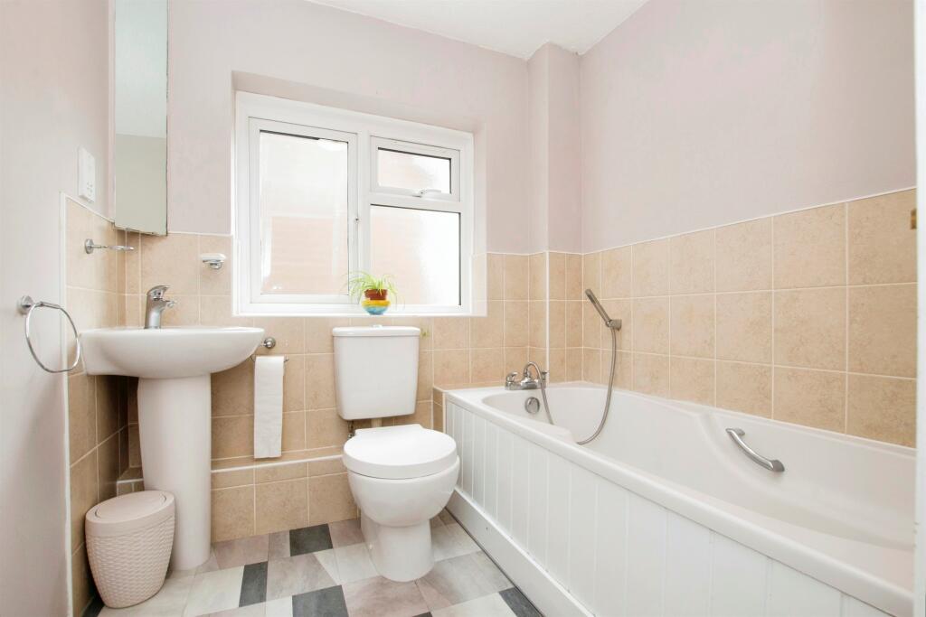 4 bed Detached