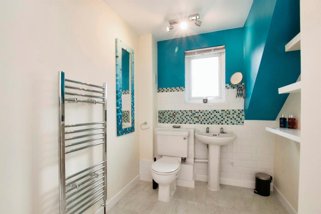 4 bed Detached