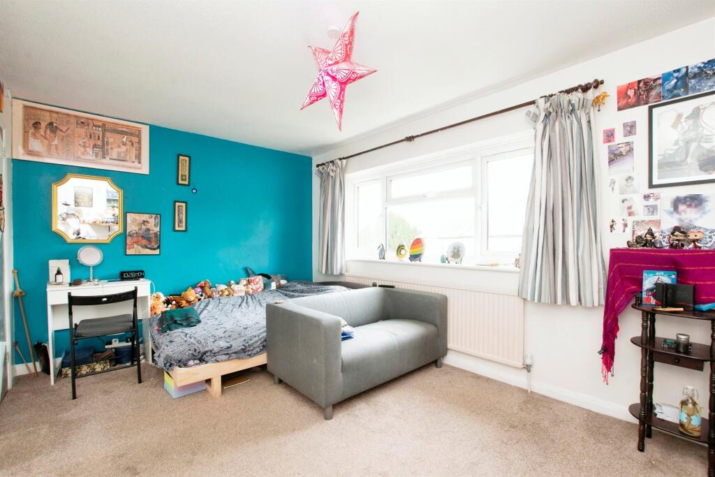 4 bed Detached