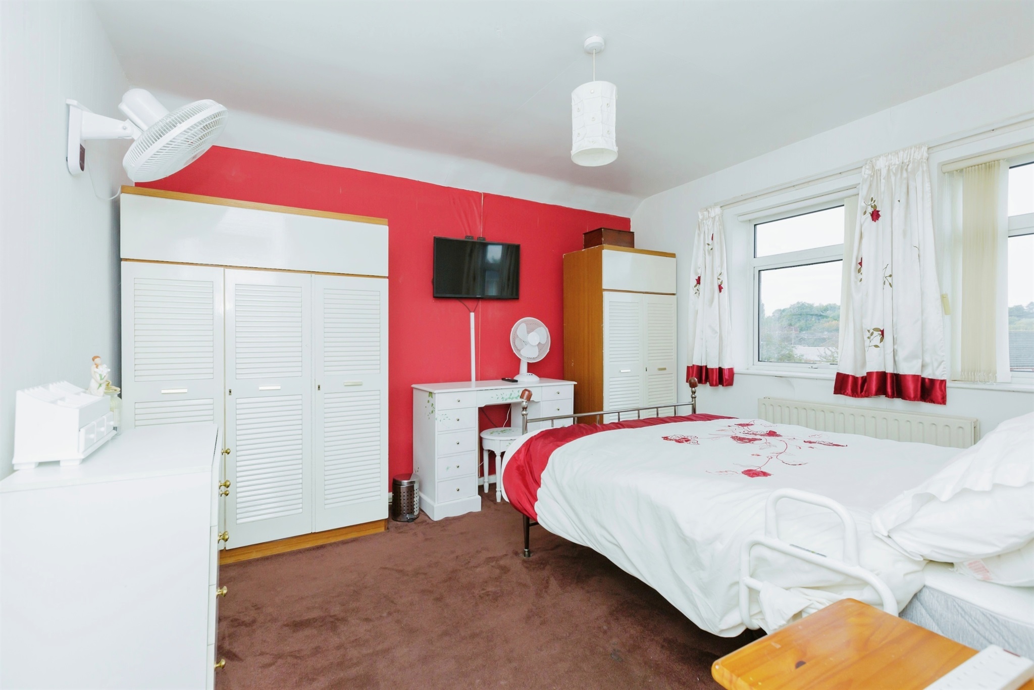 3 bed End of Terrace