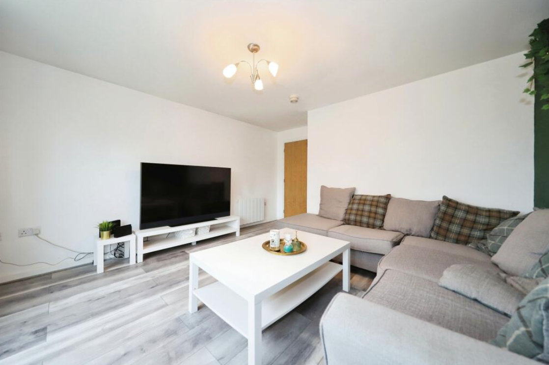 2 bed Ground Flat