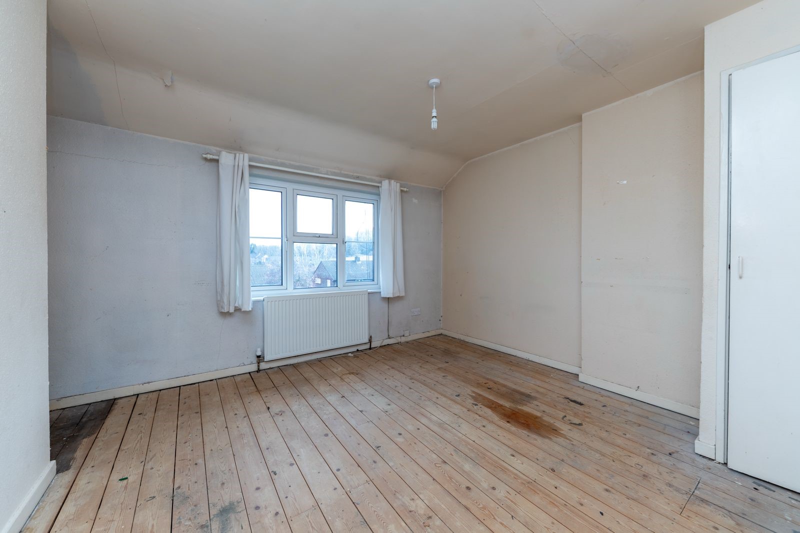 4 bed Semi-Detached