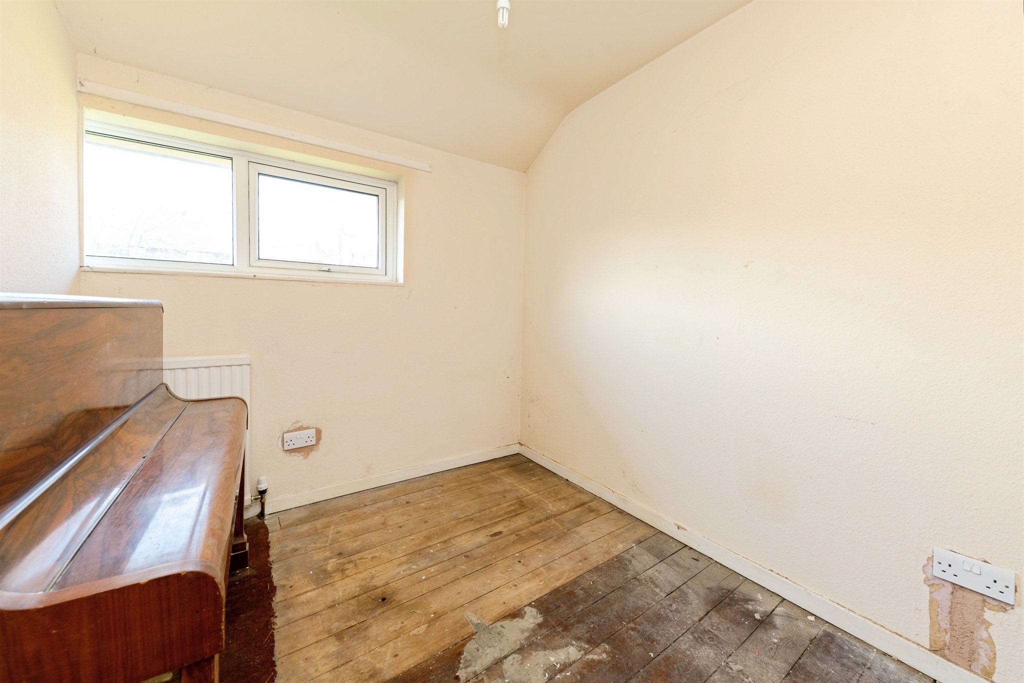 4 bed Semi-Detached