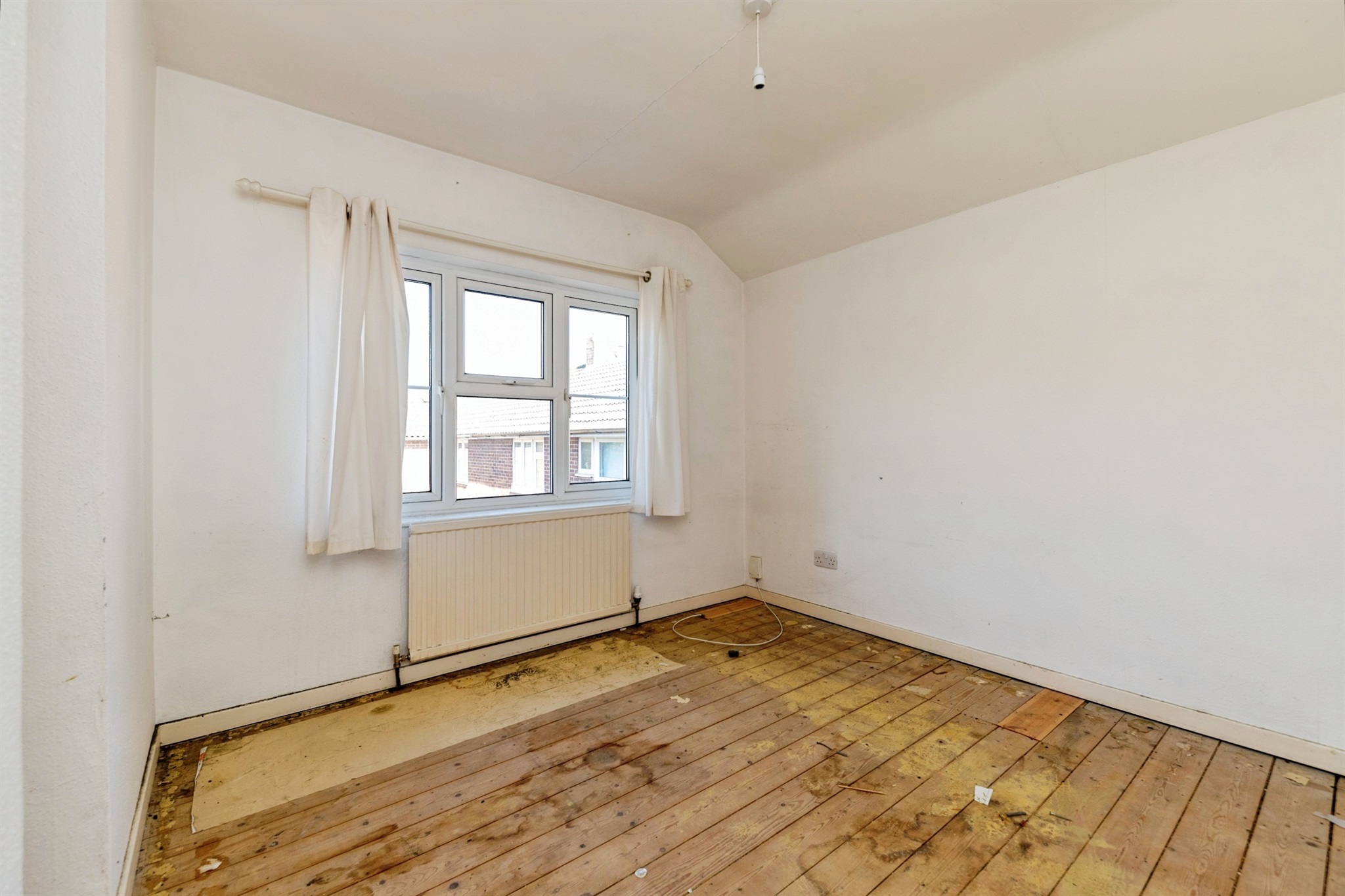 4 bed Semi-Detached