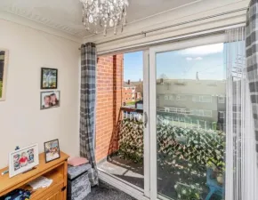 3 bed Maisonette