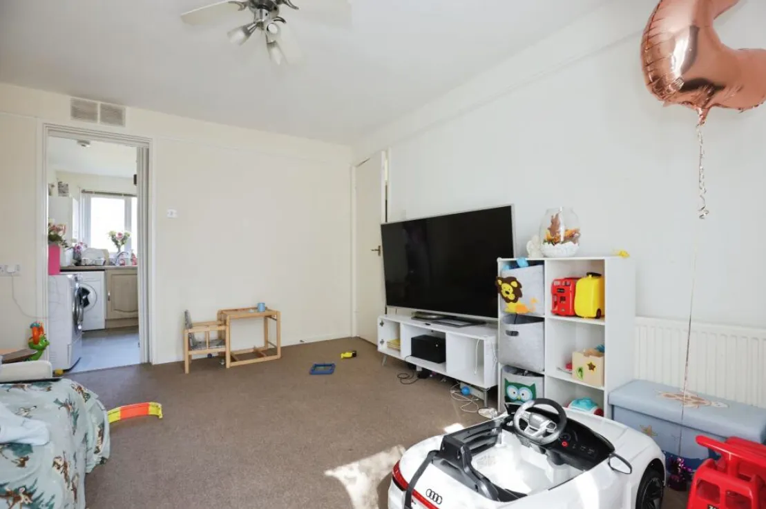 1 bed Ground Flat