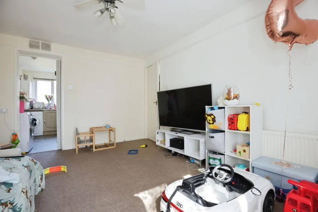 1 bed Ground Flat